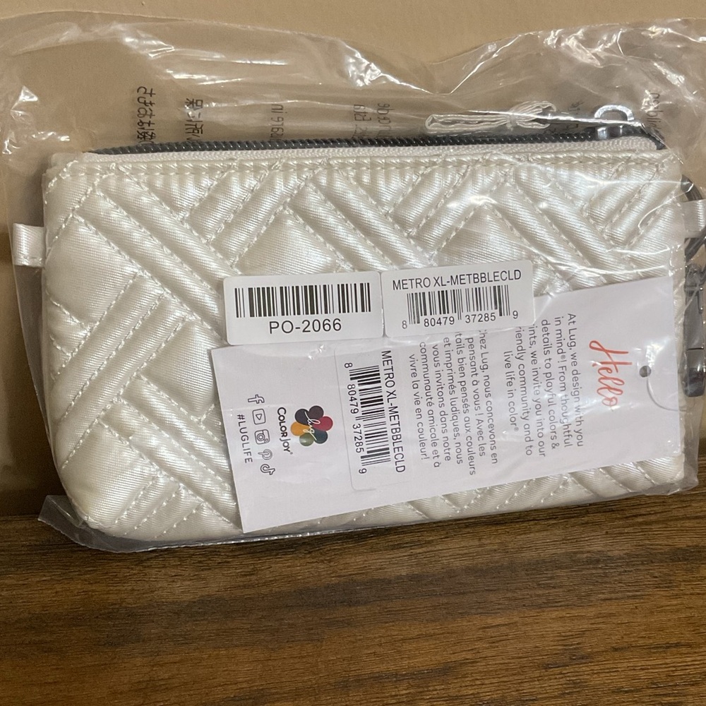 Lug Metro XL Pouch Metallic Cloud. NWT in plastic - Picture 4 of 9
